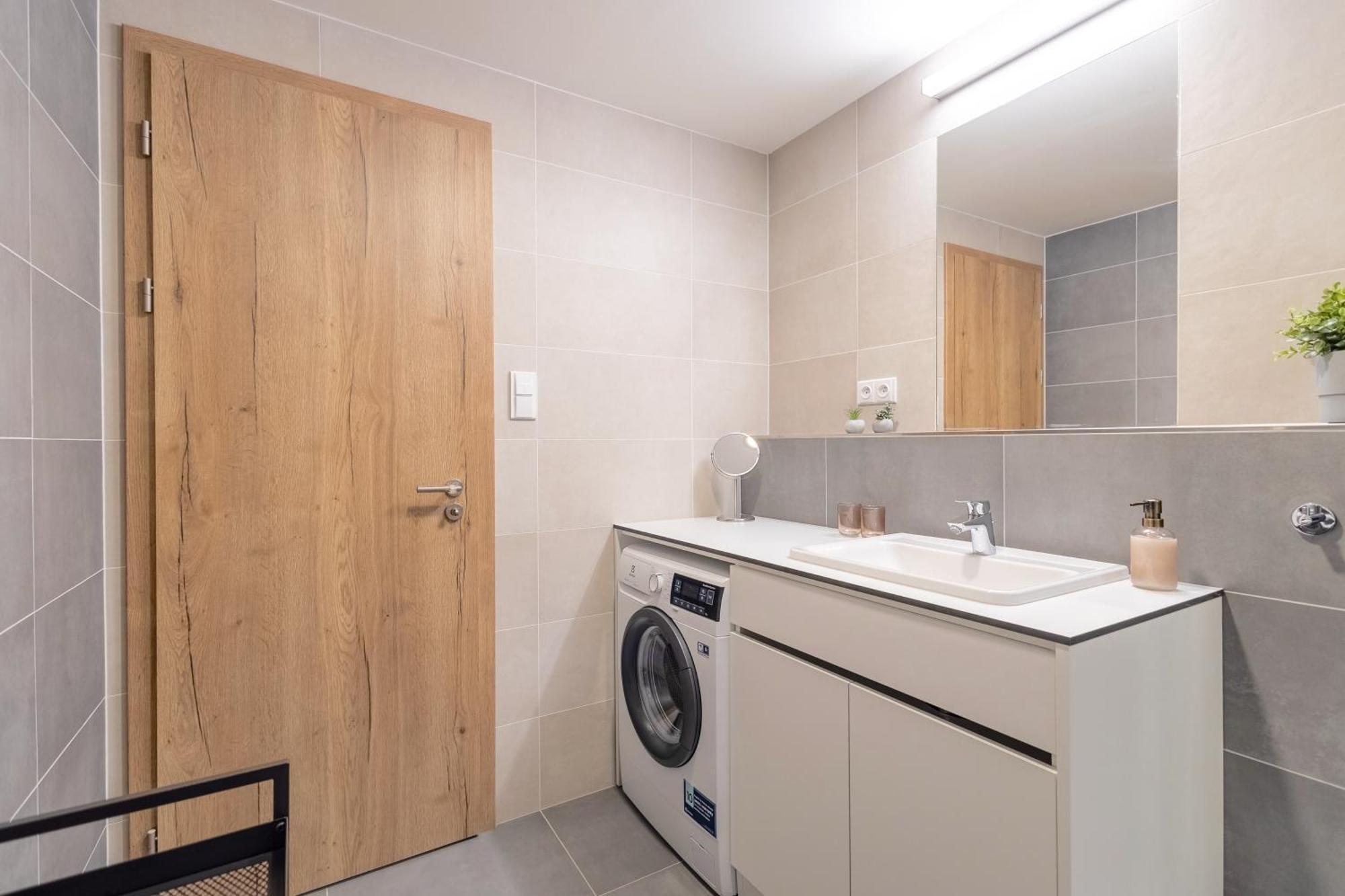 Apartamento Bright 2Br - 4Th Floor, Balcony, Free Parking By Gravity Praga Exterior foto